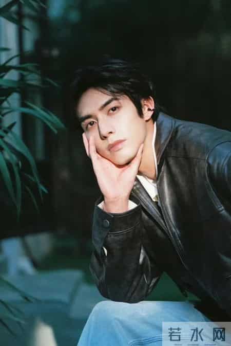 《骄阳似我》从校园暗恋到职场沉沦，爱与成长中拥抱梦想人生