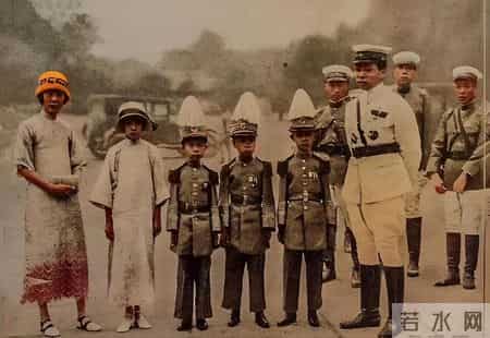 爱在窗边,90岁张学良面对于凤至墓碑空穴沉默半日：我欠她一句“辛苦了”