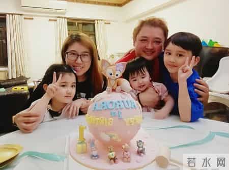 结婚十周年纪念日,香港男星和太太庆祝结婚十周年，曾自称和女星宿世姻缘未获回应