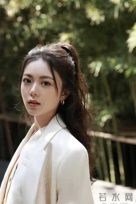 《骄阳似我》从校园暗恋到职场沉沦，爱与成长中拥抱梦想人生