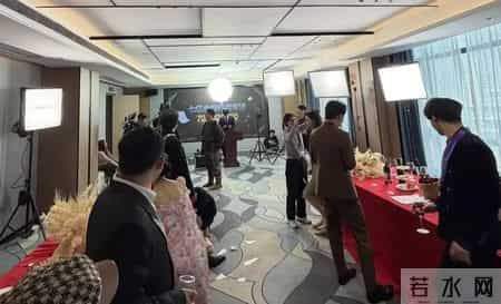 自我介绍一分钟大学生