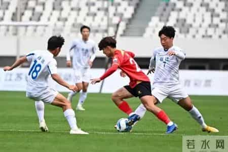 我的体育老师在踢“苏超”，节日快乐！