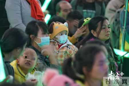 歌声与微笑串词,音乐也是力量！医生和癌症患者一起举办音乐会，现场令人泪目