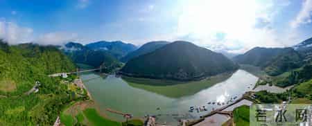 让真情自然流露作文450字左右,我的光影故事2025｜在无量山间，我用镜头读懂乡土中国