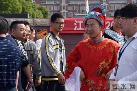 2019江苏高考作文题出炉！高考首日，镇江现场直击！