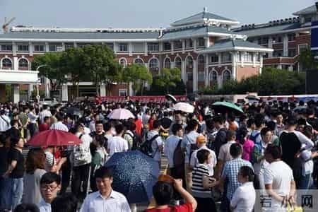 2019江苏高考作文题出炉！高考首日，镇江现场直击！