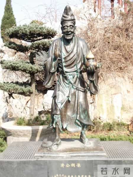 墨守成规的主人公是谁