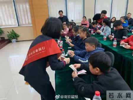 压岁钱的作文,压岁钱是长辈对我们的爱和责任