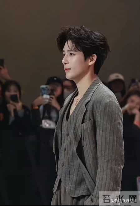 《狂流》官宣引热议！王安宇搭档张颂文演绎汽车工业三十年变迁