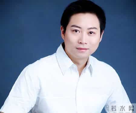 江西卫视《经典传奇》的主持人有几位，都是谁？