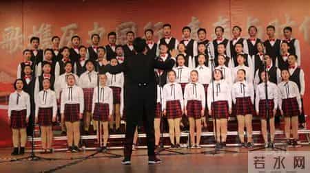 郑州中原一中实验学校：红歌携历史同行 青春与时代共舞