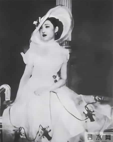 爱在窗边,90岁张学良面对于凤至墓碑空穴沉默半日：我欠她一句“辛苦了”