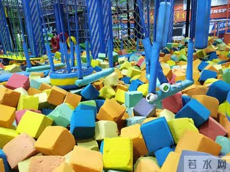 广告互换,80年代街头起步，中国蹦床运动娱场，万㎡场馆四十年进化