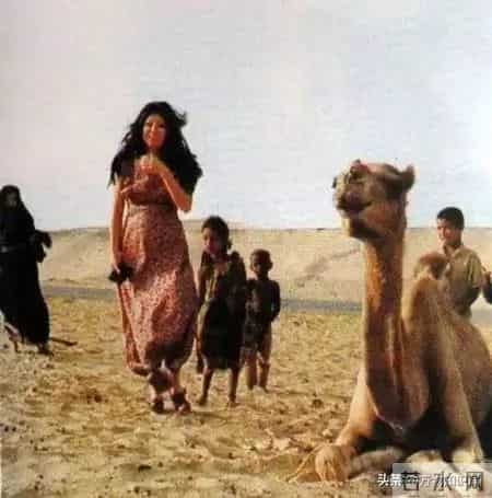 流浪诗人三毛自杀前旧照:眼神满是哀伤,47岁用丝袜在卫生间自缢