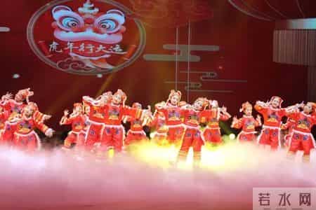 【我和春晚的故事】那个冬天，我们共同开启了第一场春晚