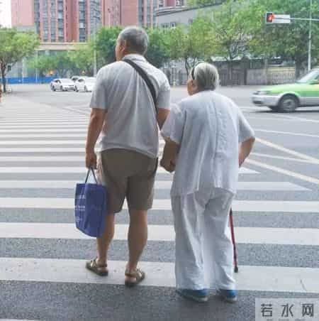 幸福的背影，这才是爱情中最美好的样子！