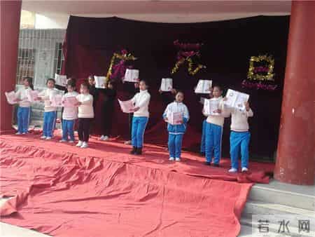 满地余寒露凝香,满地余寒露凝香读音