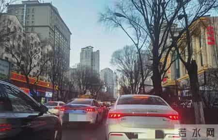 拓宽到6车道还堵！西宁胜利路的堵病，只是车太多了吗