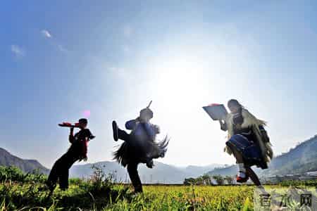 让真情自然流露作文450字左右,我的光影故事2025｜在无量山间，我用镜头读懂乡土中国