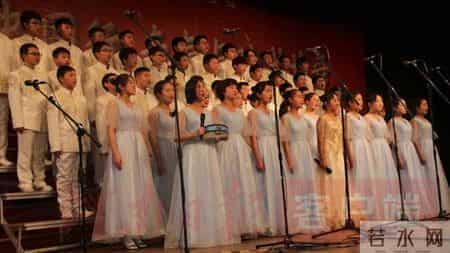 郑州中原一中实验学校：红歌携历史同行 青春与时代共舞