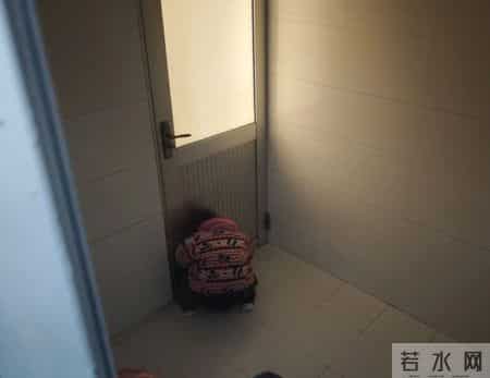 四年级上册第二单元作文我的家人,太吓人！4岁男童在厕所内蜷成一团，呼喊也无反应，原因竟是睡着了……