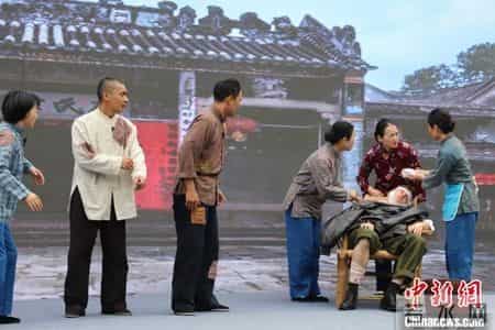 一碗鸡蛋面的故事，为什么让这位美国老人哽咽？