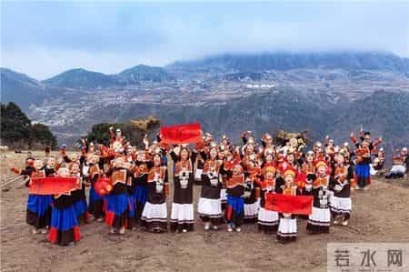 在阳光下长大《过年啦》带你重温几代人的幸福童年