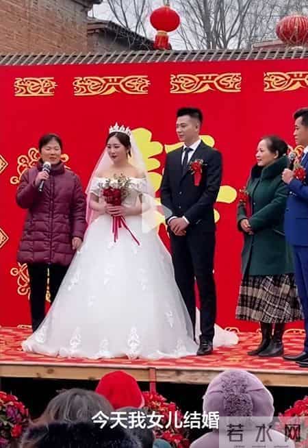 婚礼现场新娘妈妈讲话：女儿只要9999彩礼，不是女儿不值得！