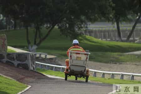 工人先进事迹范文