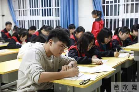 七色光开阳中学实施“培优辅差”法，让每个梦想如花绽放