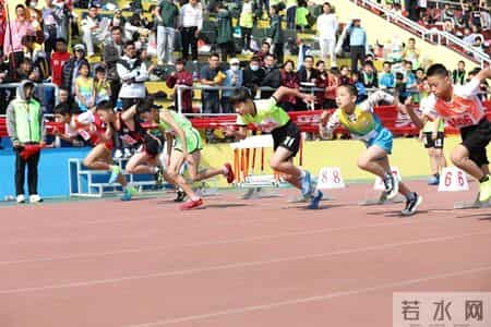 小学运动会入场词,小学运动会有激情有欢乐：学生入场表演展现个性