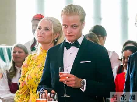 我喜欢的知名人士,炸裂！52岁挪威王储妃写给爱泼斯坦的邮件曝光：“你让我心痒”