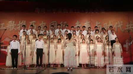 郑州中原一中实验学校：红歌携历史同行 青春与时代共舞