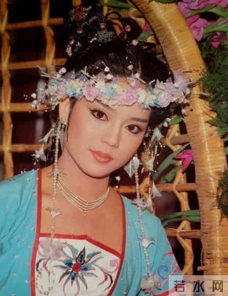 母乳喂养12年，同床共枕15年，她的“畸形”母爱葬送了儿子一生