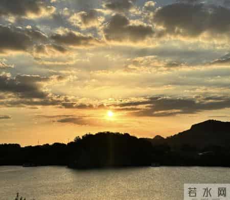 今日文案丨“落落大方的快乐短句文案”