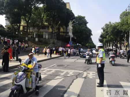 2019江苏高考作文题出炉！高考首日，镇江现场直击！