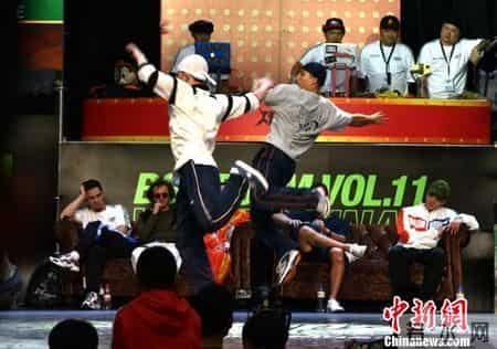 街舞起源于哪个国家,1800余名世界街舞高手聚首徐州上演“舞林争霸”