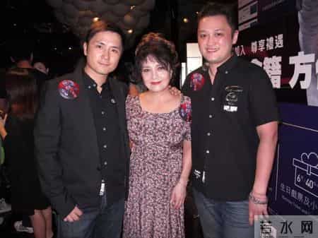 结婚十周年纪念日,香港男星和太太庆祝结婚十周年，曾自称和女星宿世姻缘未获回应