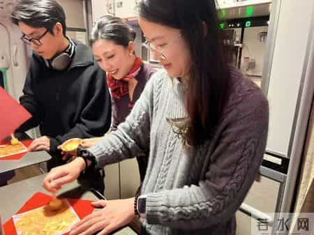 鹤舞云霄 新春纳福 浓浓中国元素装扮上航元宵主题航班