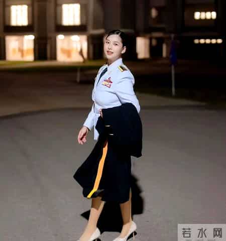 网住爱情,泰24岁女孩与双胞胎兄弟同时恋爱!自曝感情稳定,兄弟工资全上交