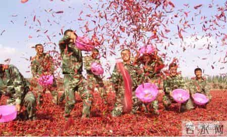 看！这幸福的百元大钞