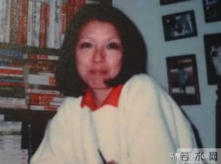 流浪诗人三毛自杀前旧照:眼神满是哀伤,47岁用丝袜在卫生间自缢