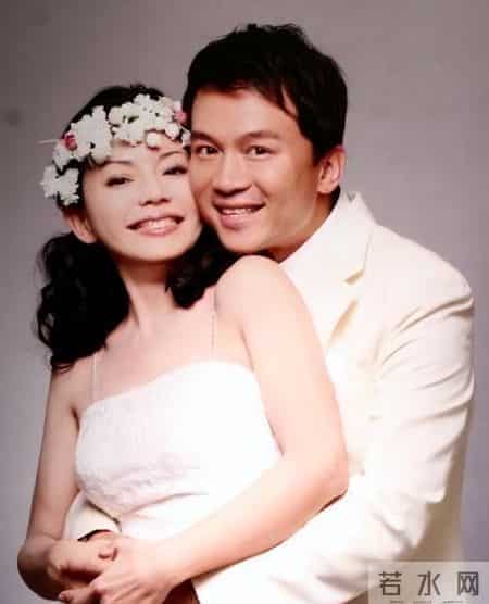 母乳喂养12年，同床共枕15年，她的“畸形”母爱葬送了儿子一生