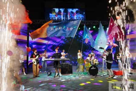 大学迎新晚会主持词,大学迎新晚会主持人稿开场白