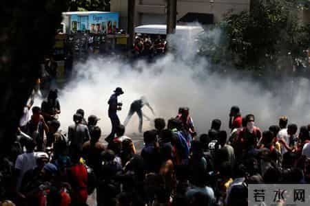 “破产”、抗议、总统逃离：风暴下的斯里兰卡华人