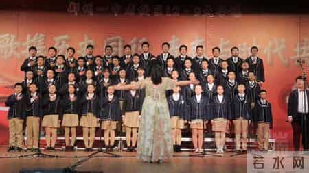 郑州中原一中实验学校：红歌携历史同行 青春与时代共舞