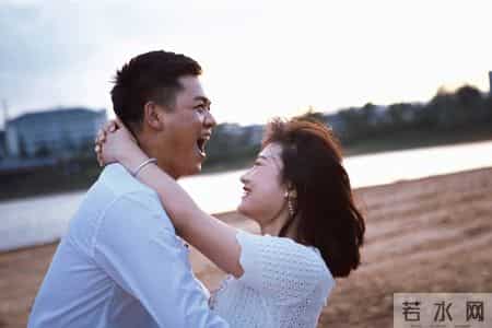 在那一瞬间睁开双眼,在那一瞬间睁开双眼作文