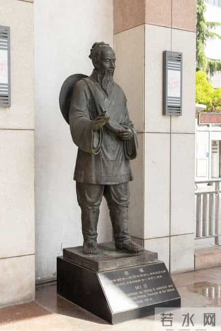 墨子对公输般说：北方有人侮辱了我，给你十两黄金，替我把他杀了