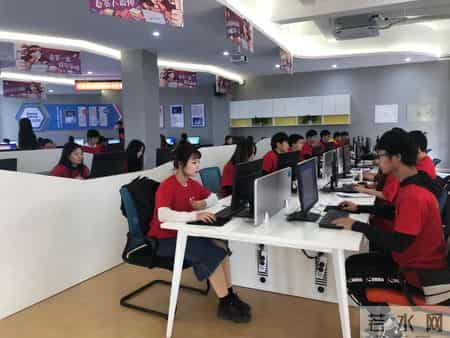 学校法制工作总结,与法同行 顶慧天中——驻马店职业技术学院法治平安建设工作综述