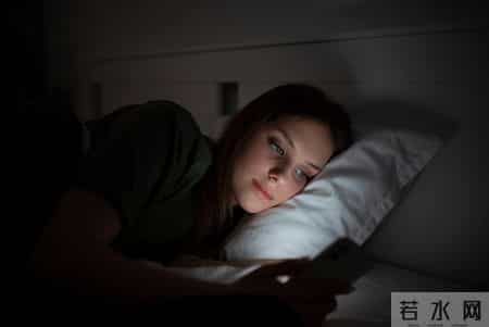 睡前做这六个瑜伽拉伸动作，不仅改善睡眠，还能瘦身助眠！